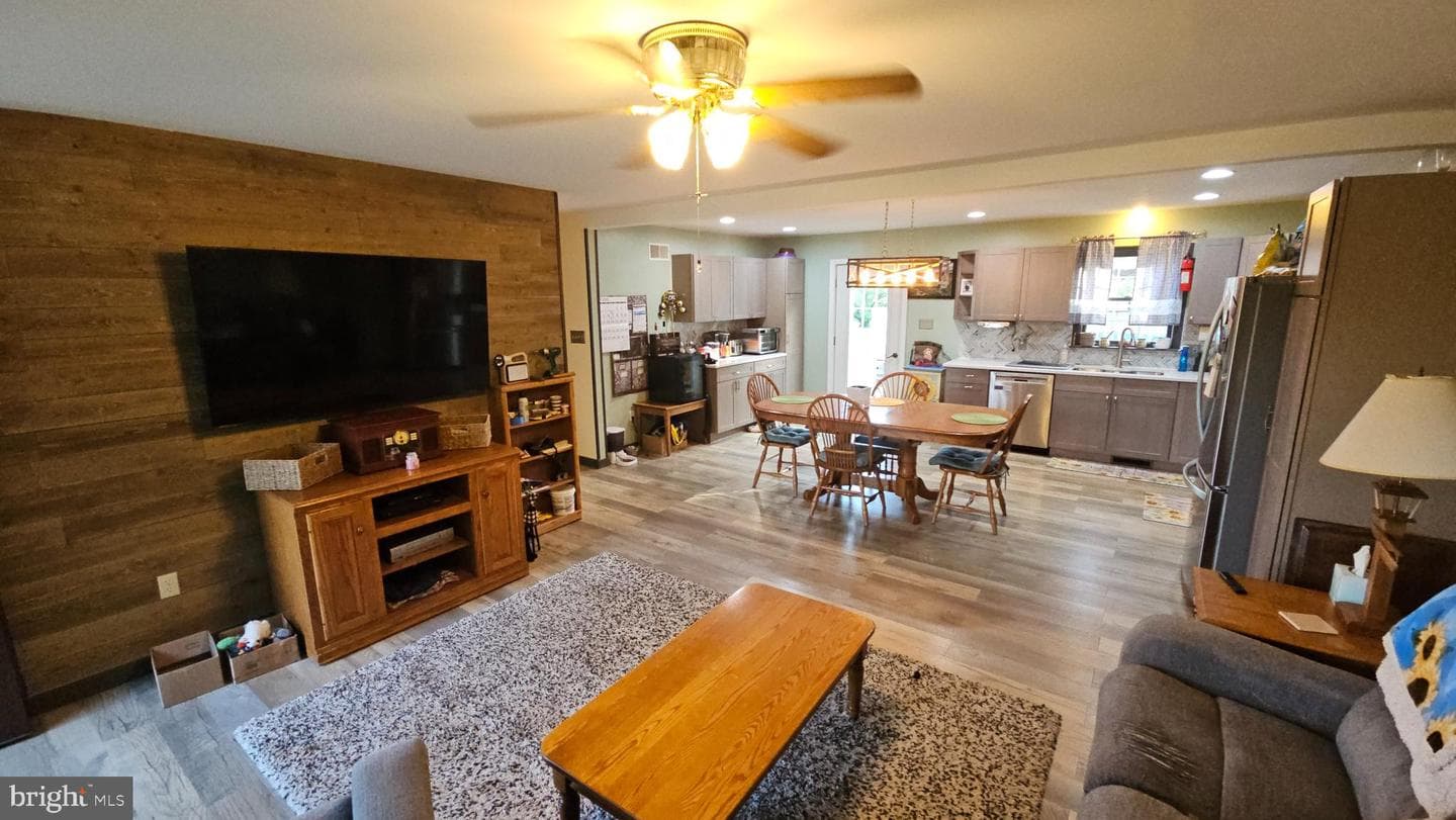 1300 River Road photo 3
