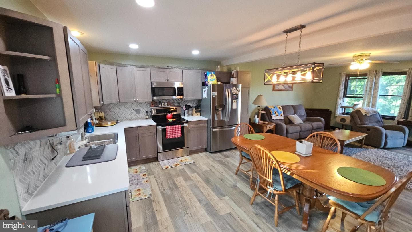 1300 River Road photo 4
