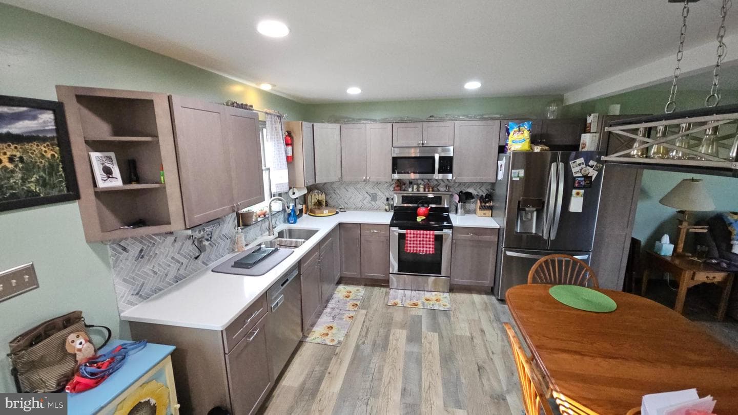 1300 River Road photo 5