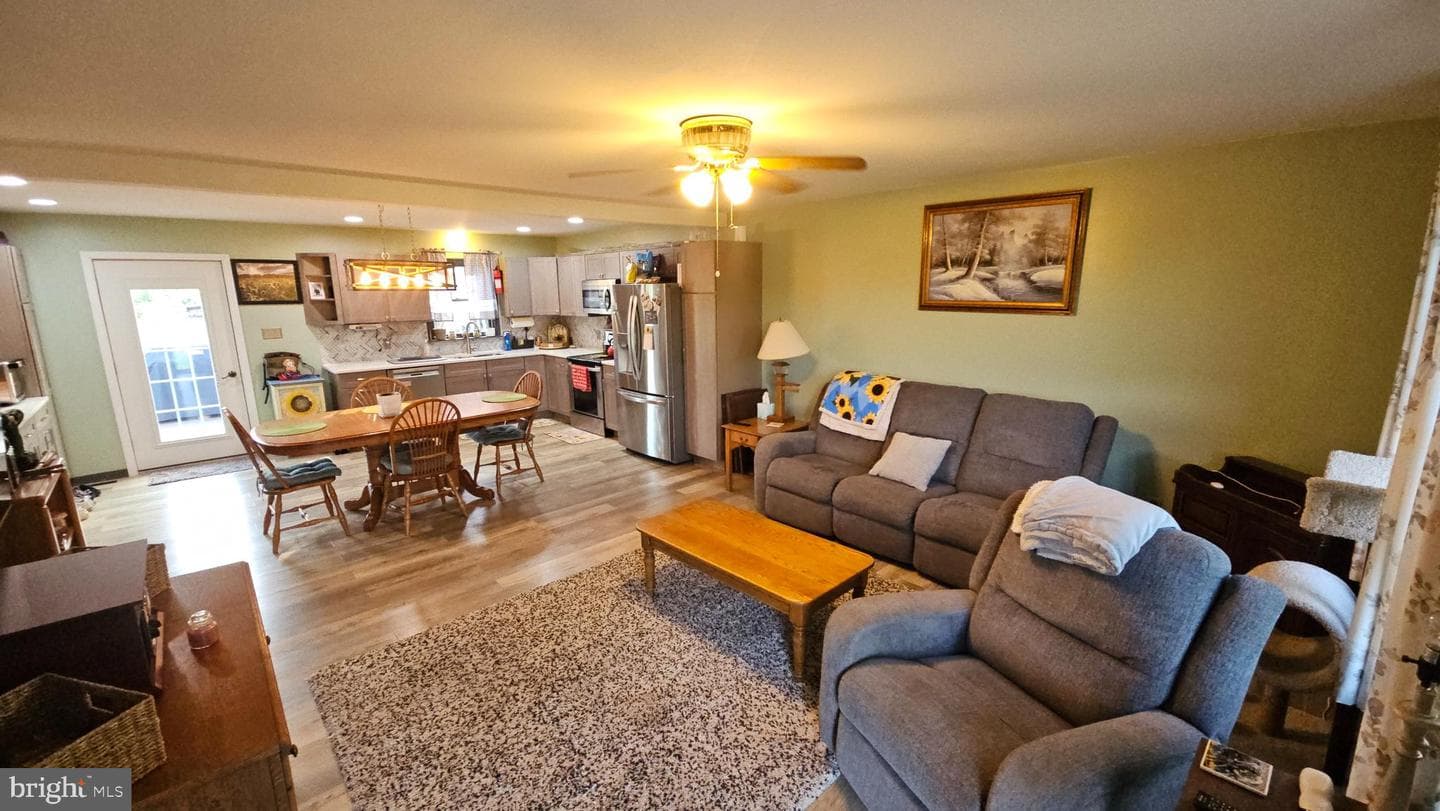 1300 River Road photo 7