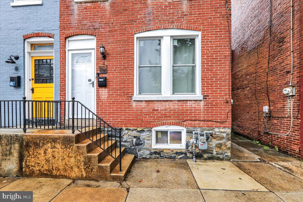 10 Caroline Street photo 2
