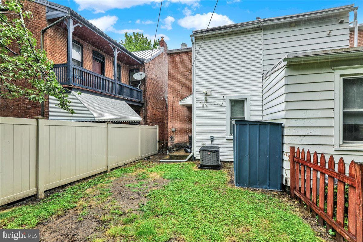 10 Caroline Street photo 21