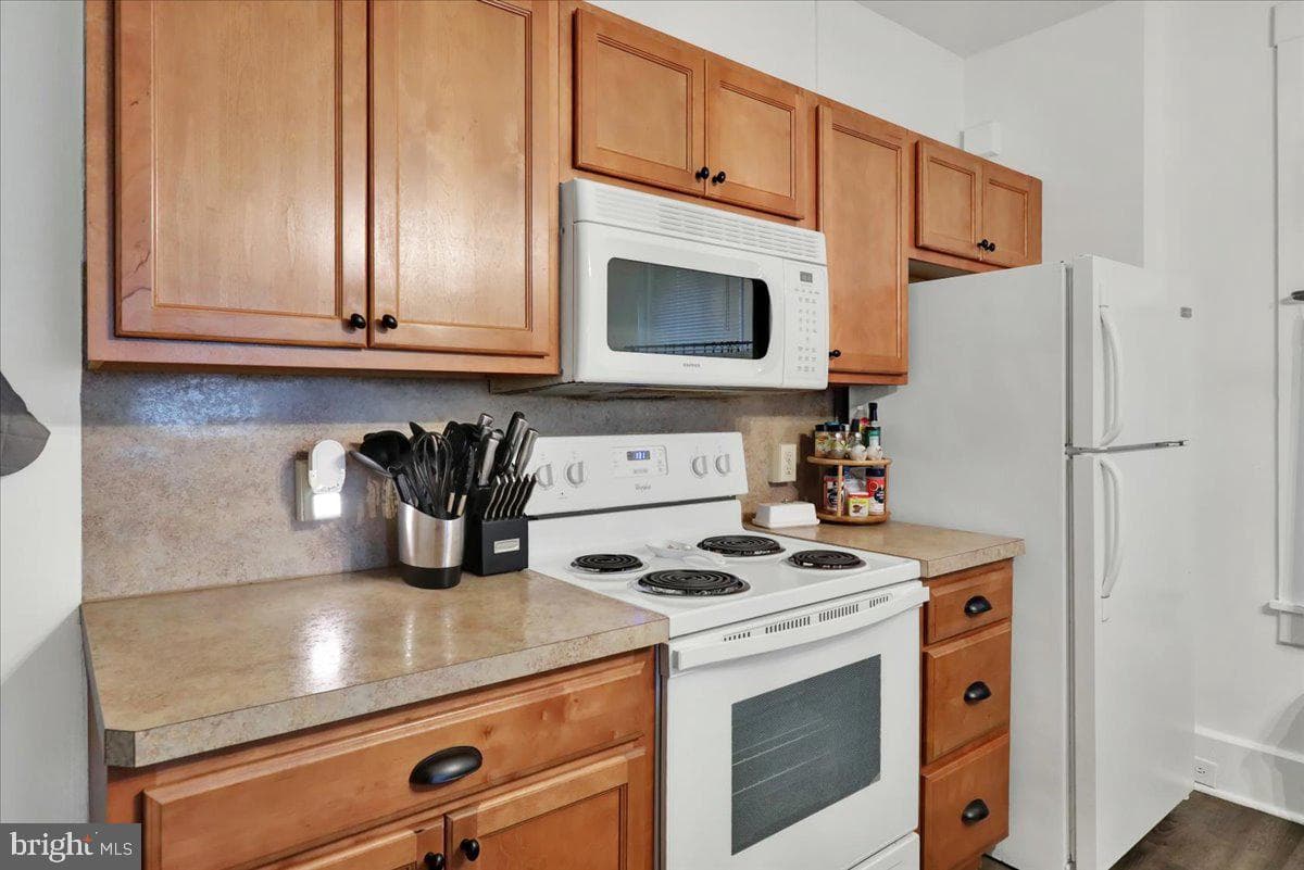 10 Caroline Street photo 9
