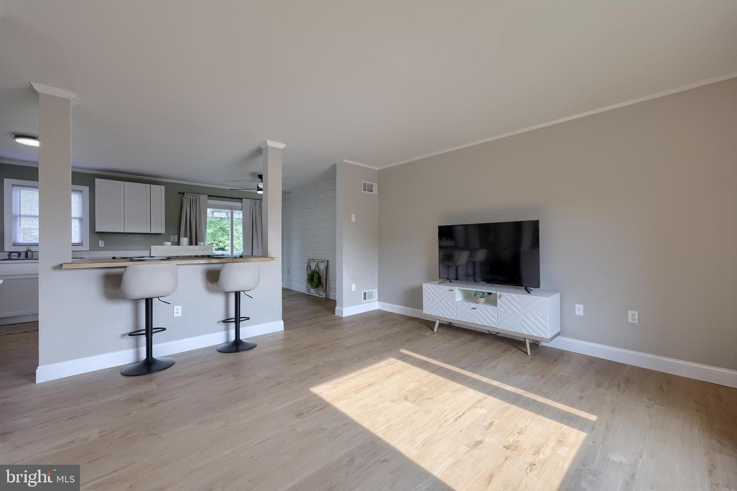 900 Evergreen Street photo 8