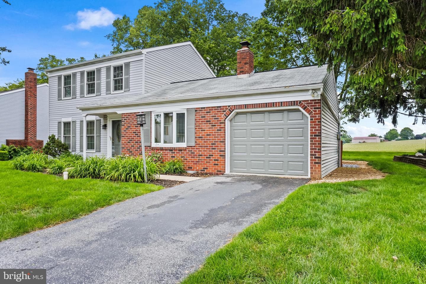 33 Rosewood Lane photo 3