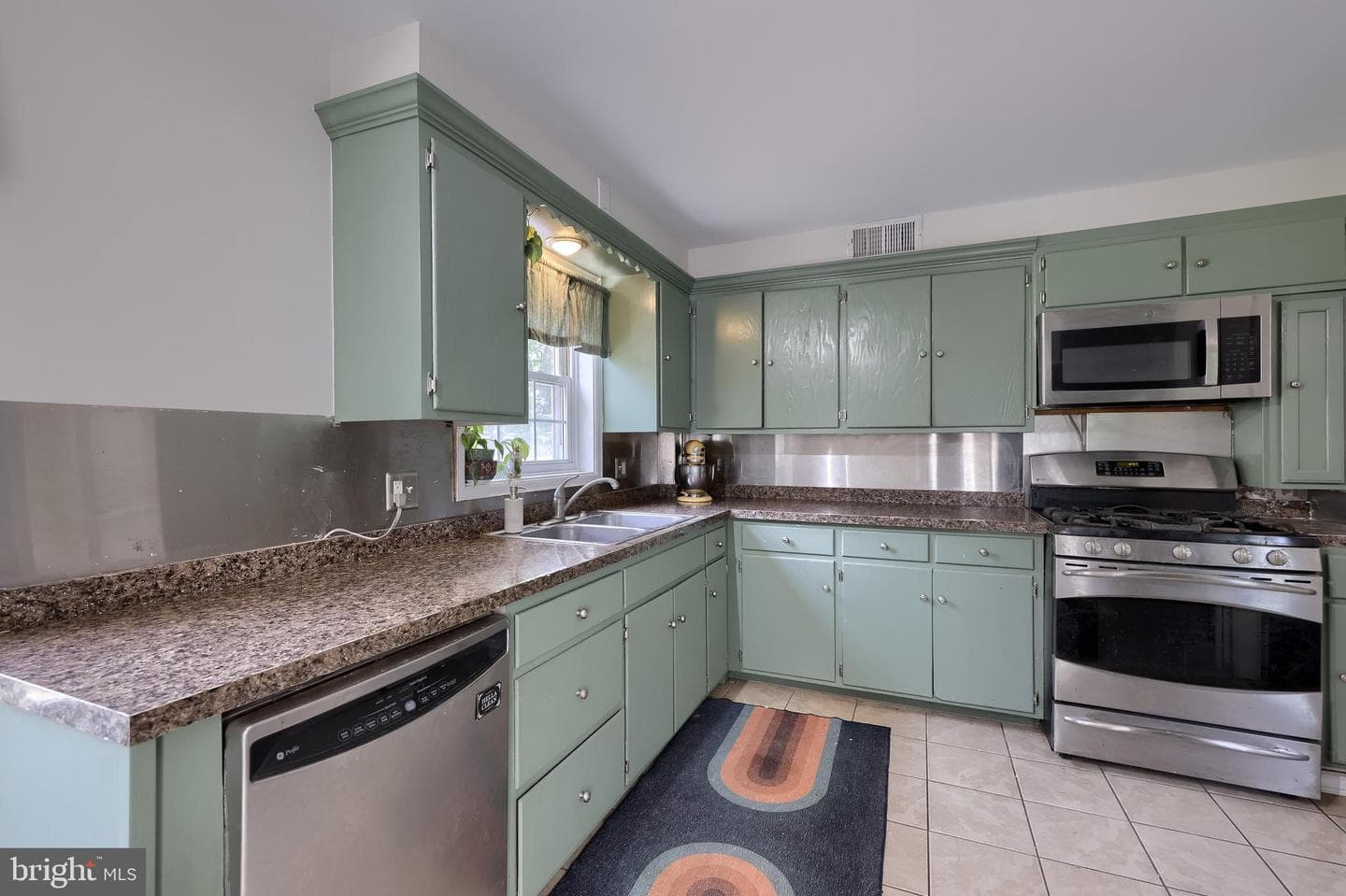 110 Nassau Road photo 11