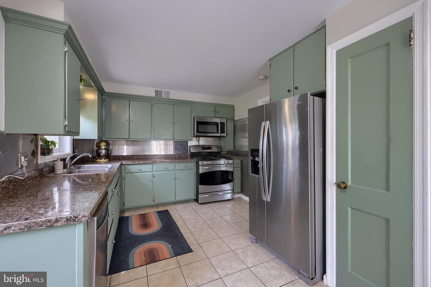 110 Nassau Road photo 13