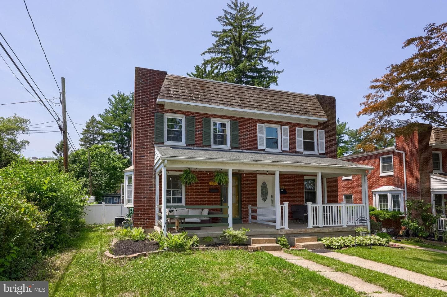 110 Nassau Road photo 2