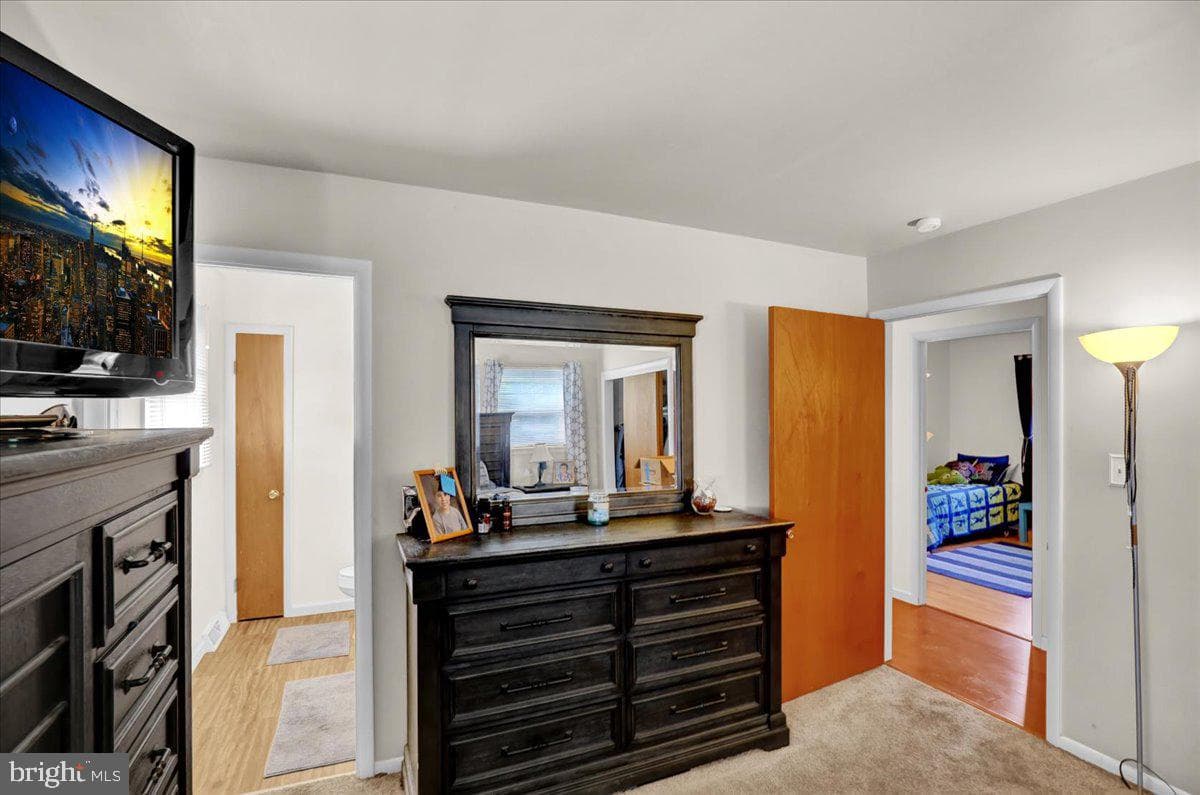 77 Garden City Drive photo 14
