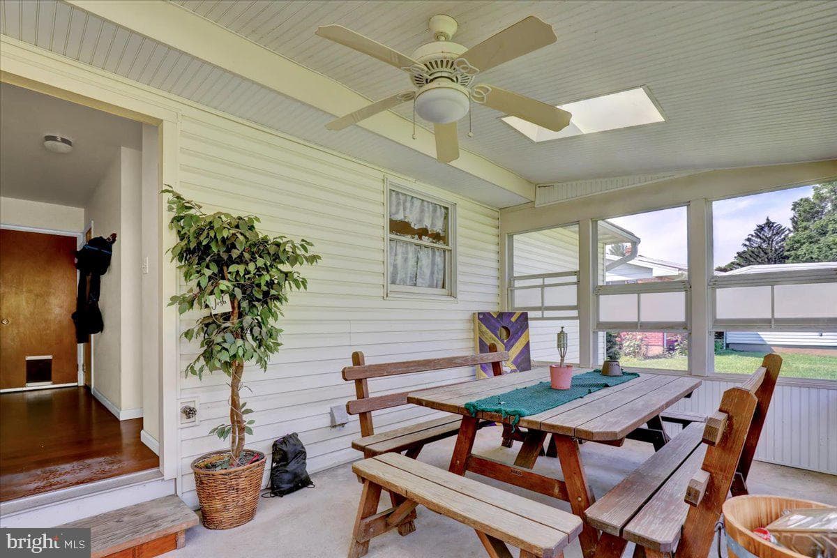 77 Garden City Drive photo 21