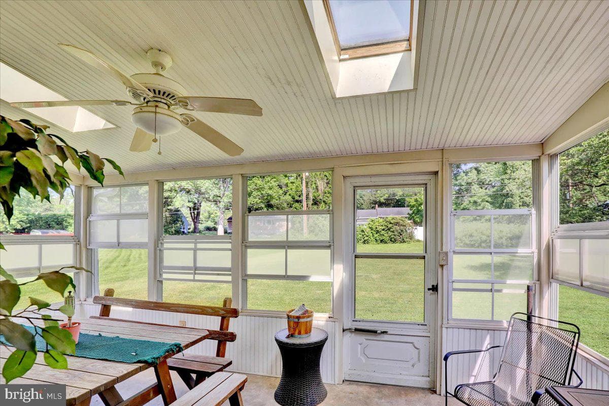 77 Garden City Drive photo 22