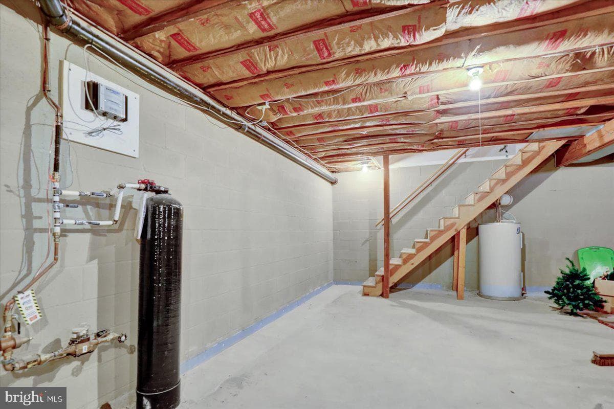 77 Garden City Drive photo 23