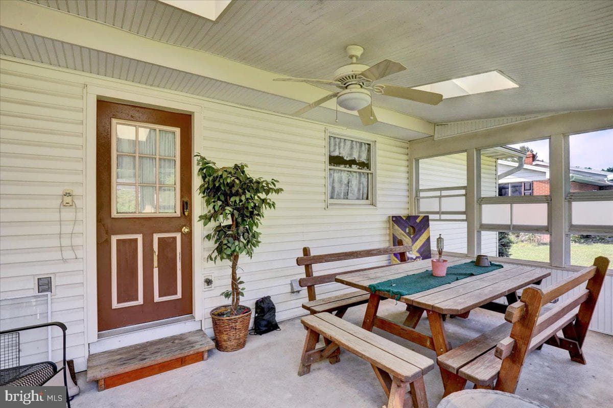 77 Garden City Drive photo 26