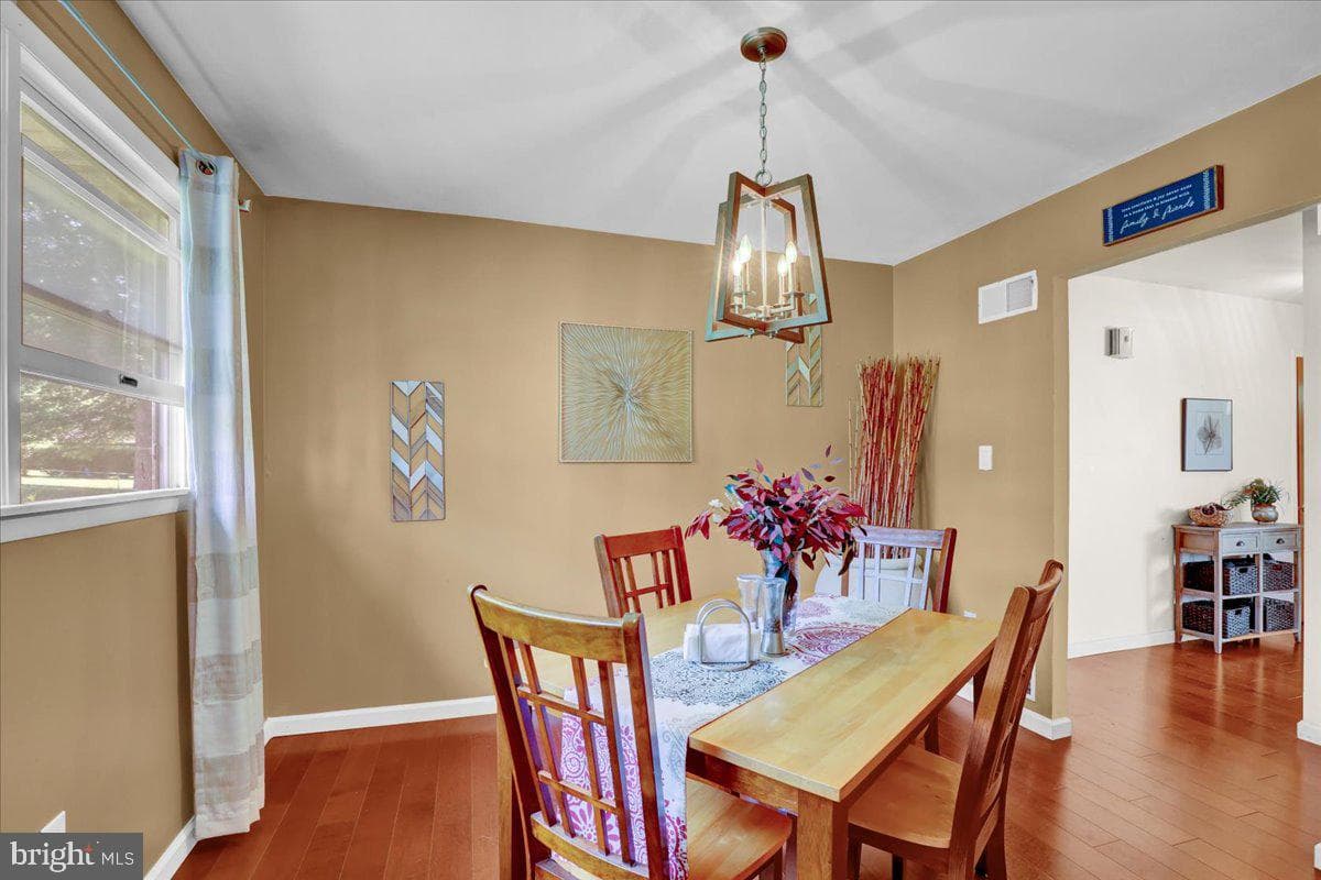 77 Garden City Drive photo 9