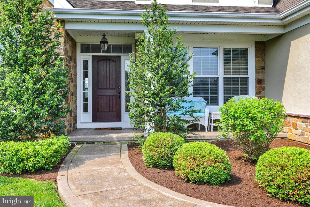 464 Greenhedge Drive photo 3