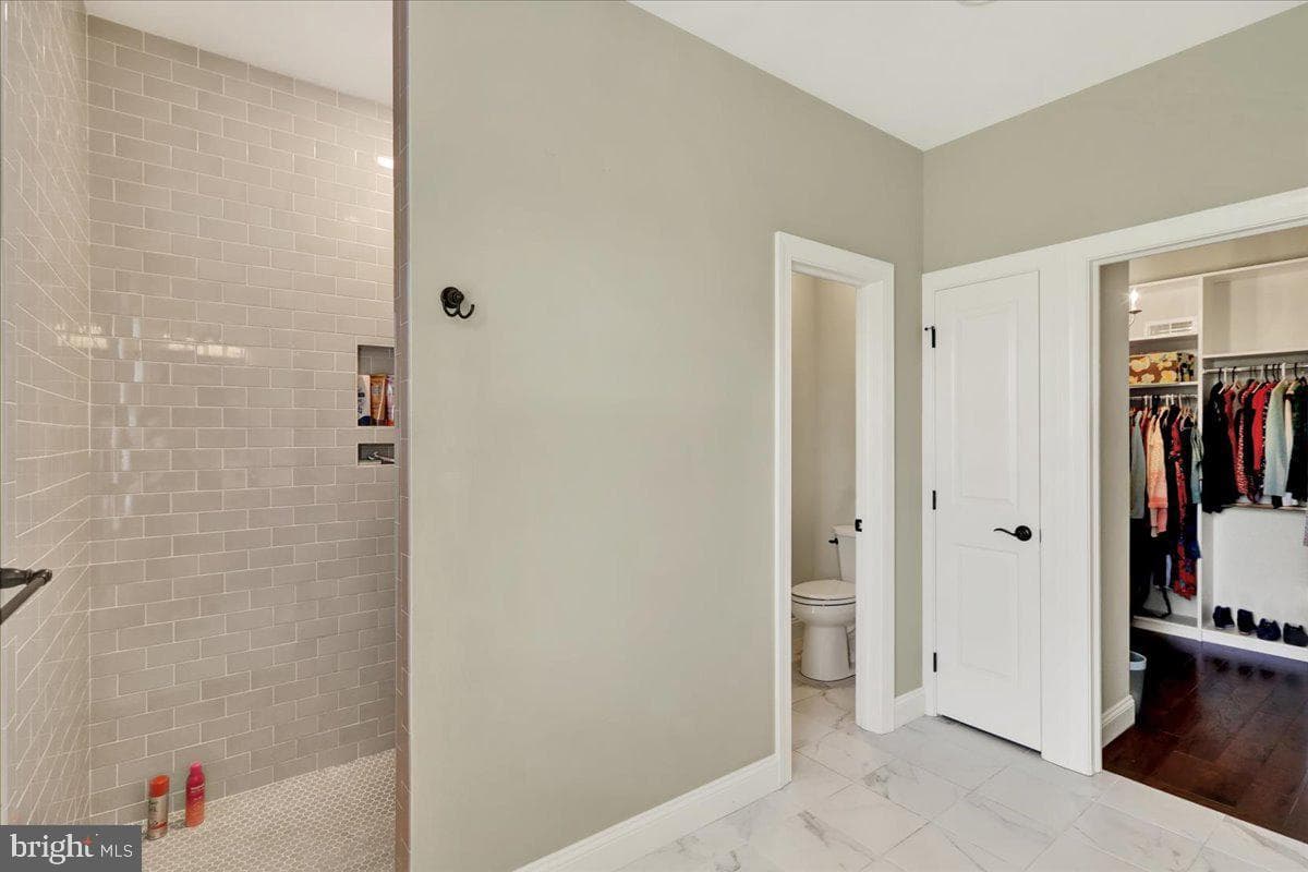 464 Greenhedge Drive photo 32