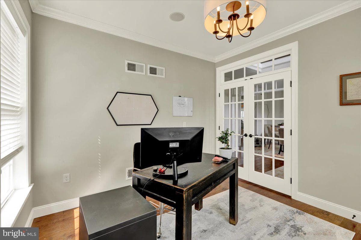 464 Greenhedge Drive photo 9