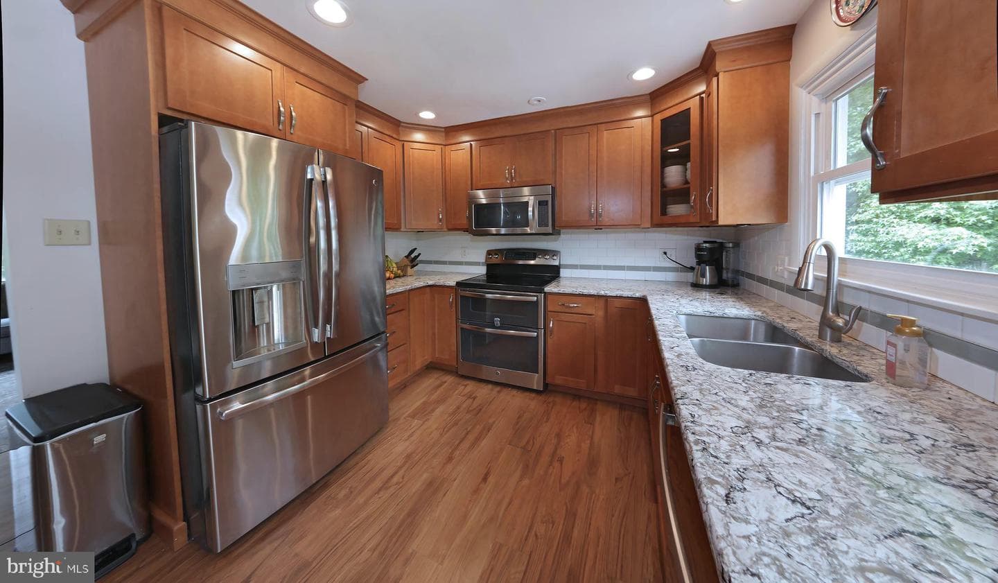 3824 Hillcrest Drive photo 6
