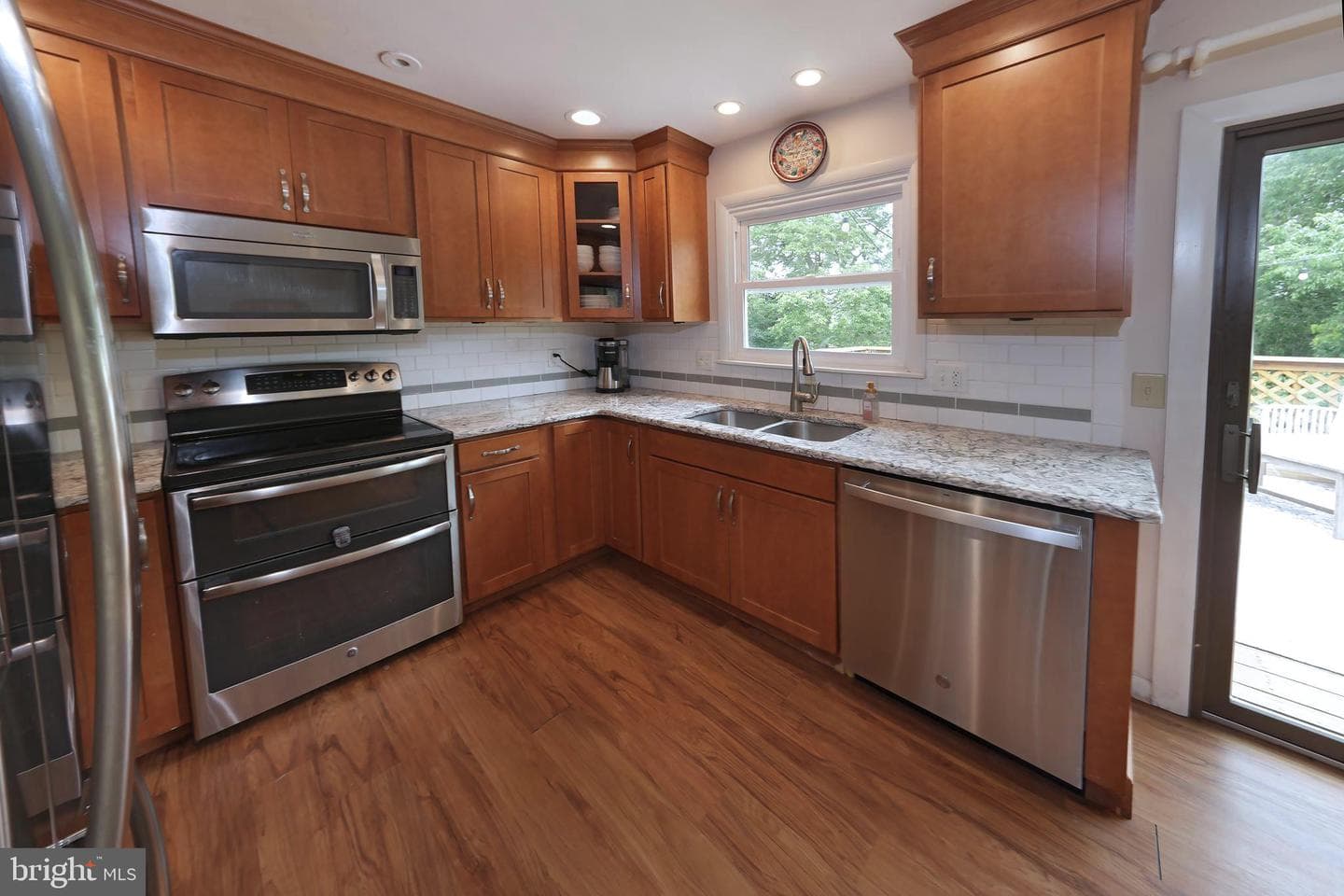 3824 Hillcrest Drive photo 7