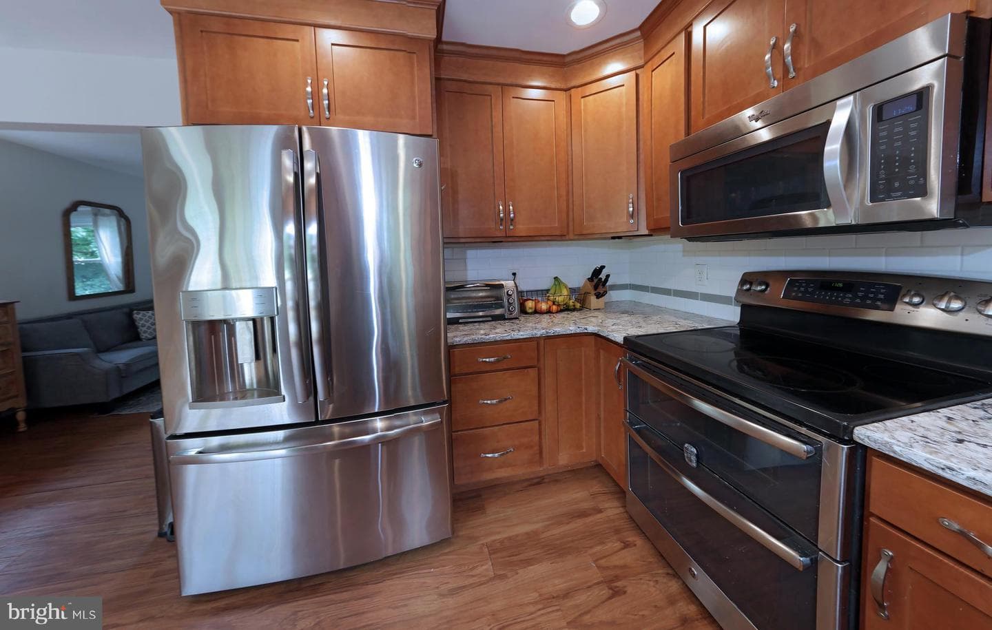 3824 Hillcrest Drive photo 8
