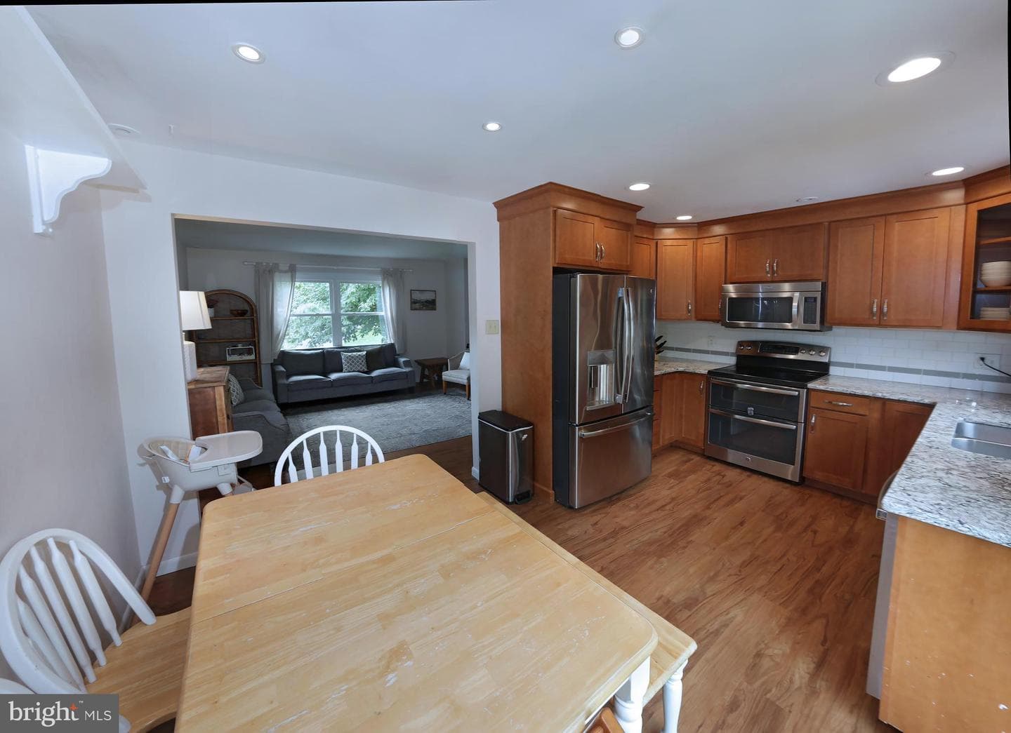 3824 Hillcrest Drive photo 9