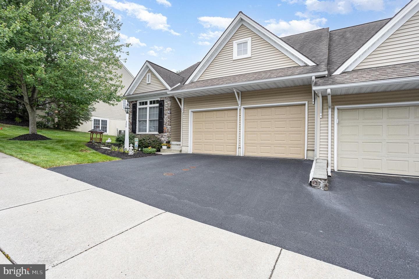 308 Aletha Lane photo 2