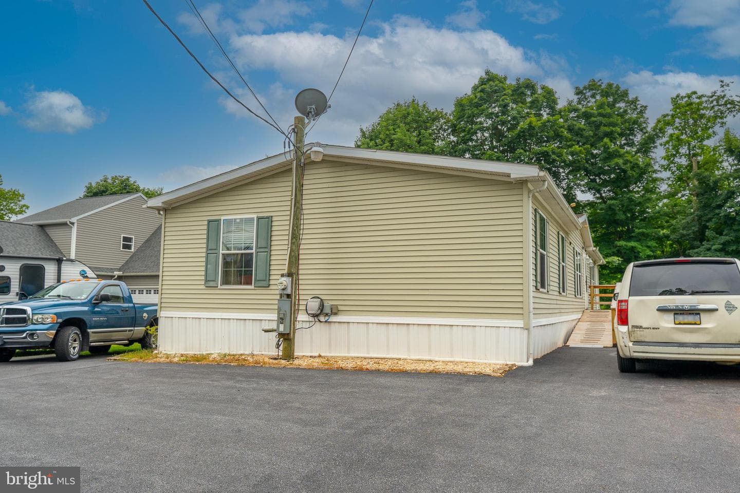 688 Hopeland Road photo 2