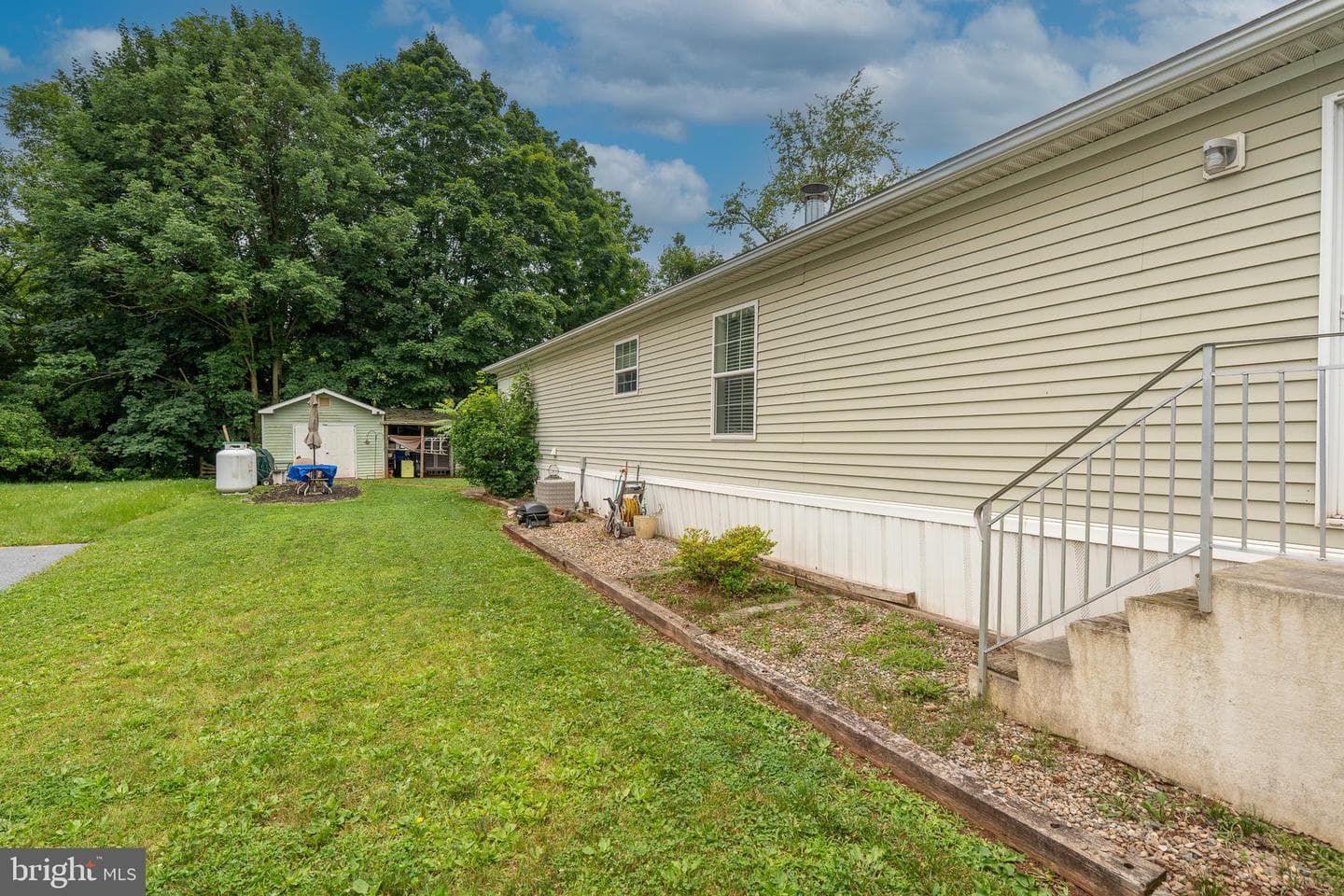 688 Hopeland Road photo 3