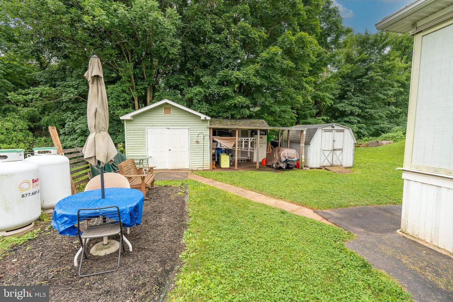 688 Hopeland Road photo 4