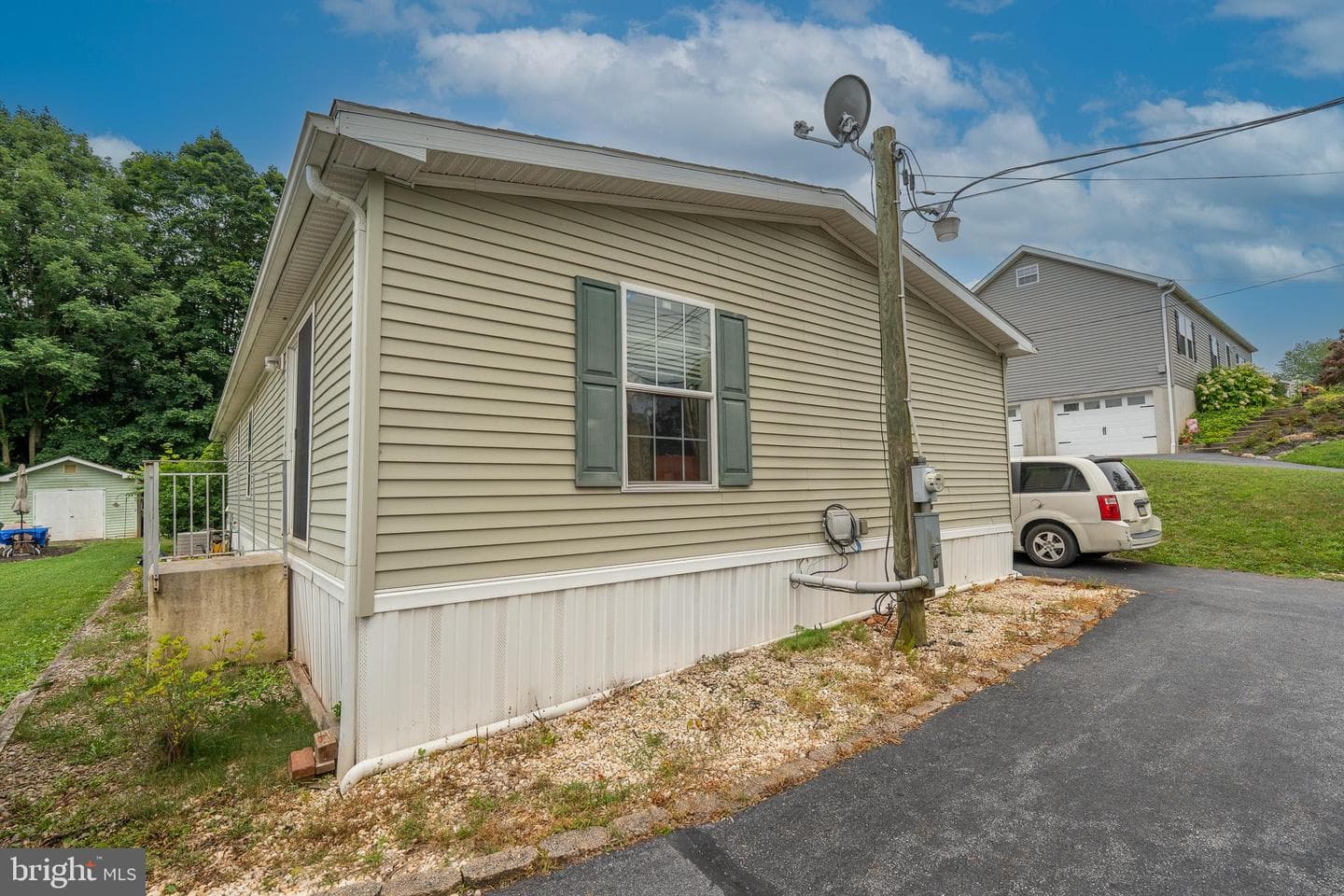 688 Hopeland Road photo 7