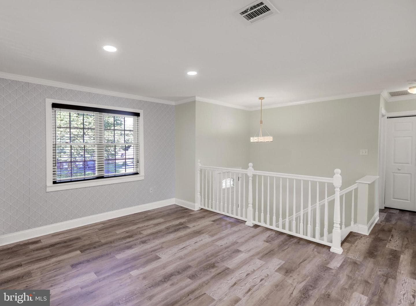 483 Crosswinds Drive photo 3