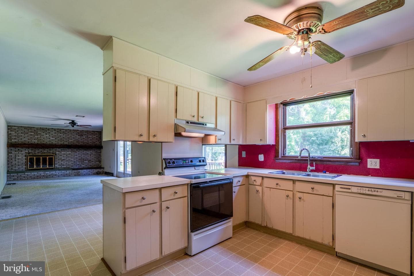 129 E Charlotte Street photo 12