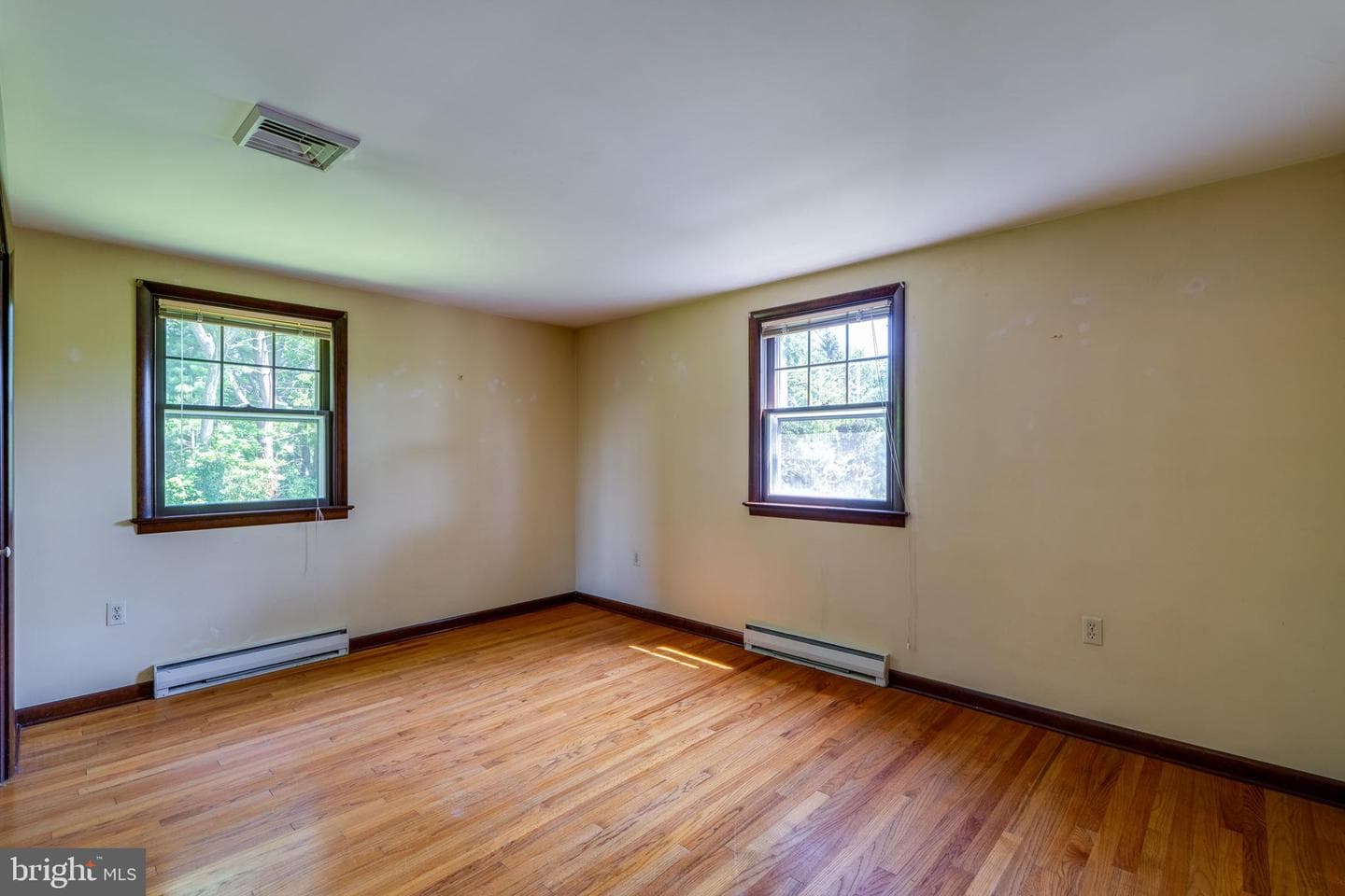 129 E Charlotte Street photo 24