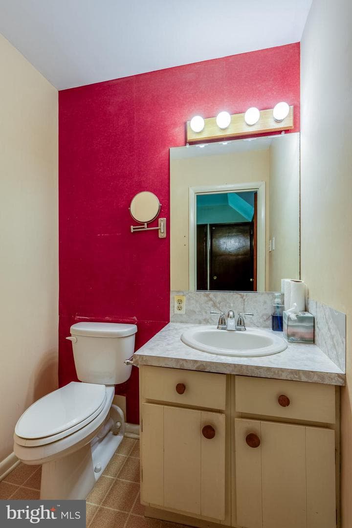 129 E Charlotte Street photo 32