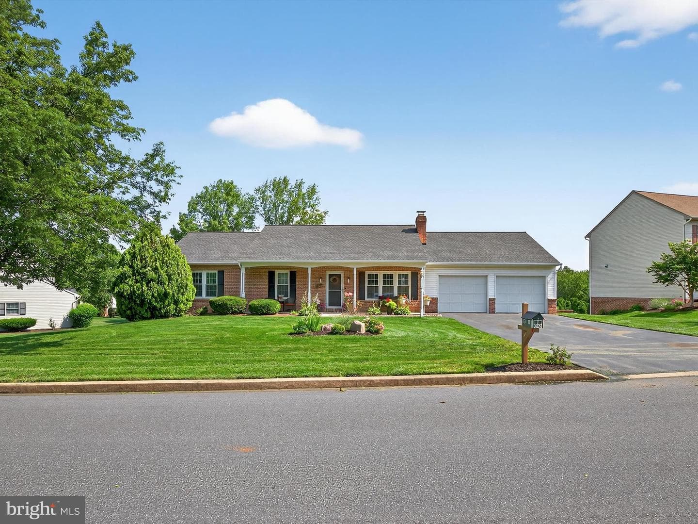 27 Diane Avenue photo 1