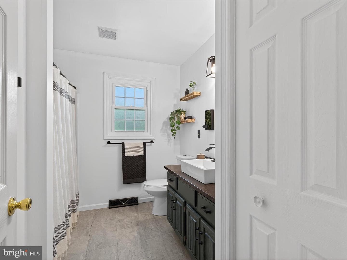 27 Diane Avenue photo 14