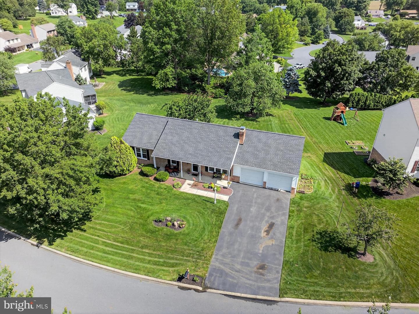 27 Diane Avenue photo 29