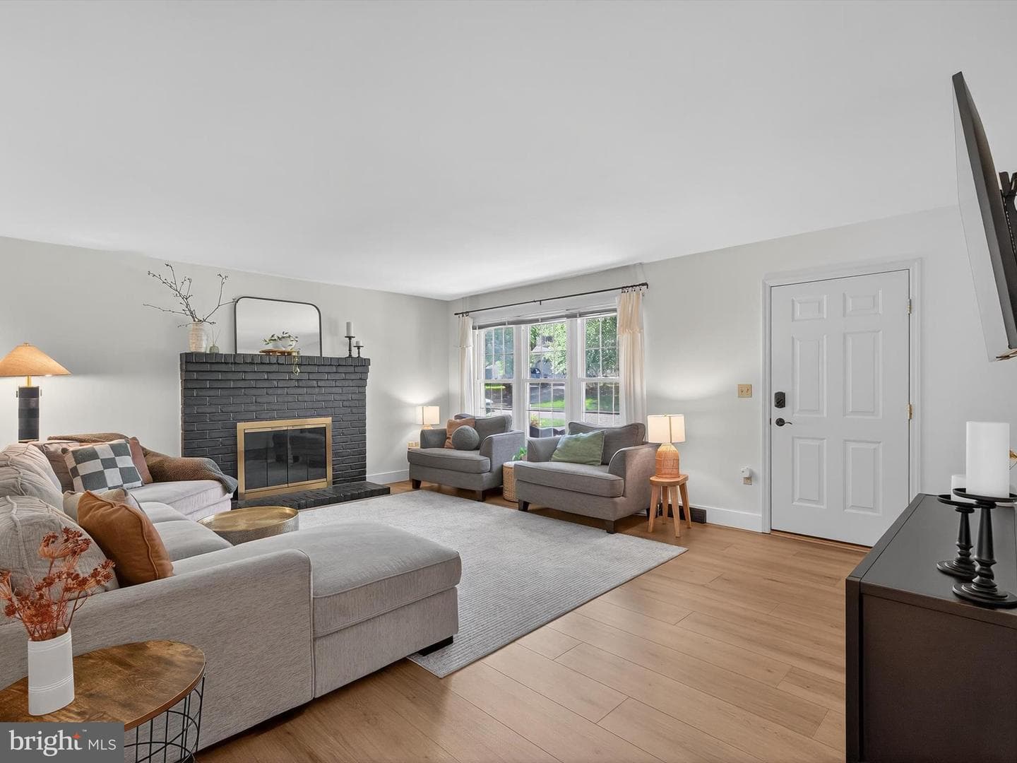 27 Diane Avenue photo 3
