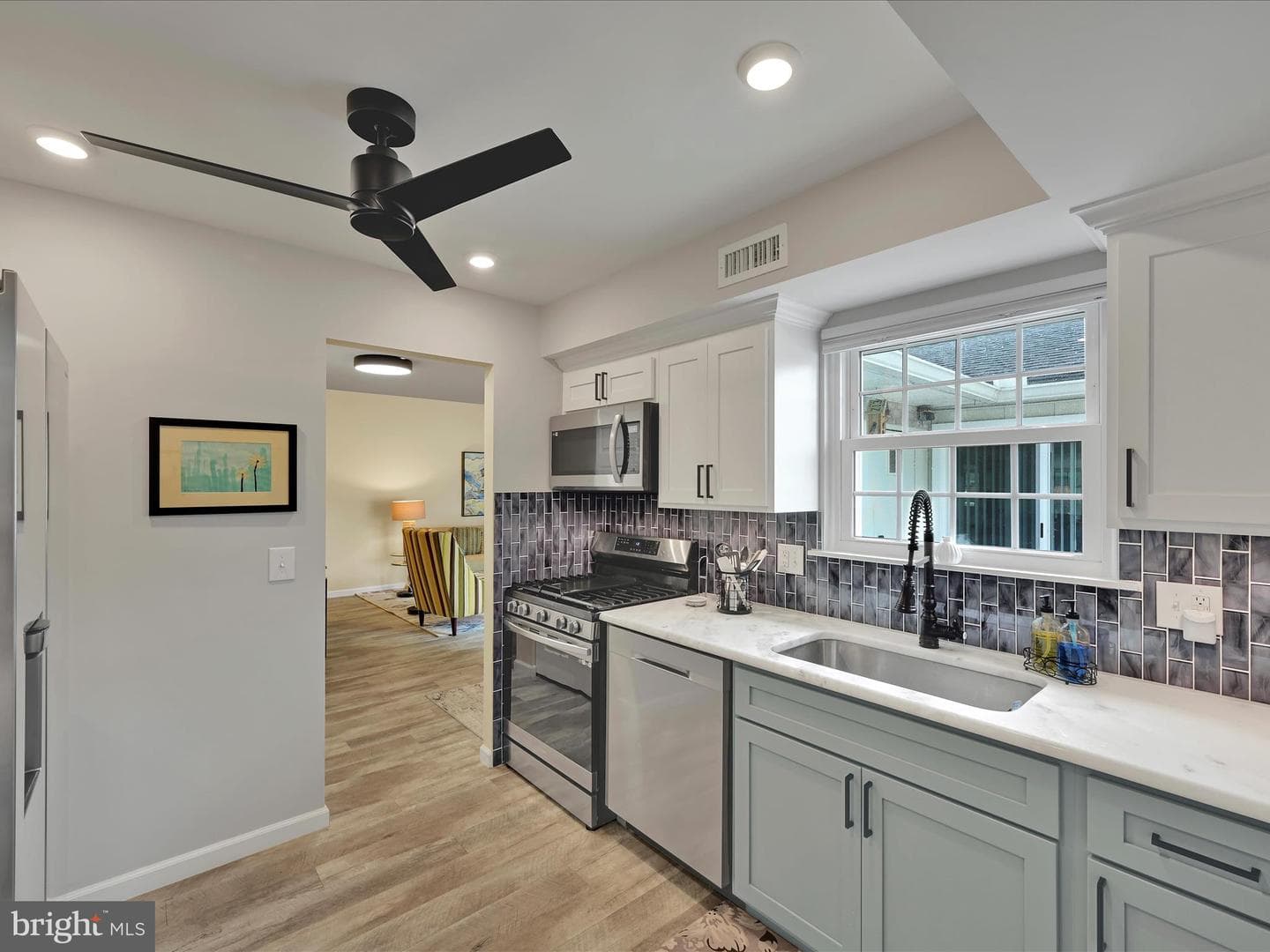 50 Valleybrook Drive photo 13