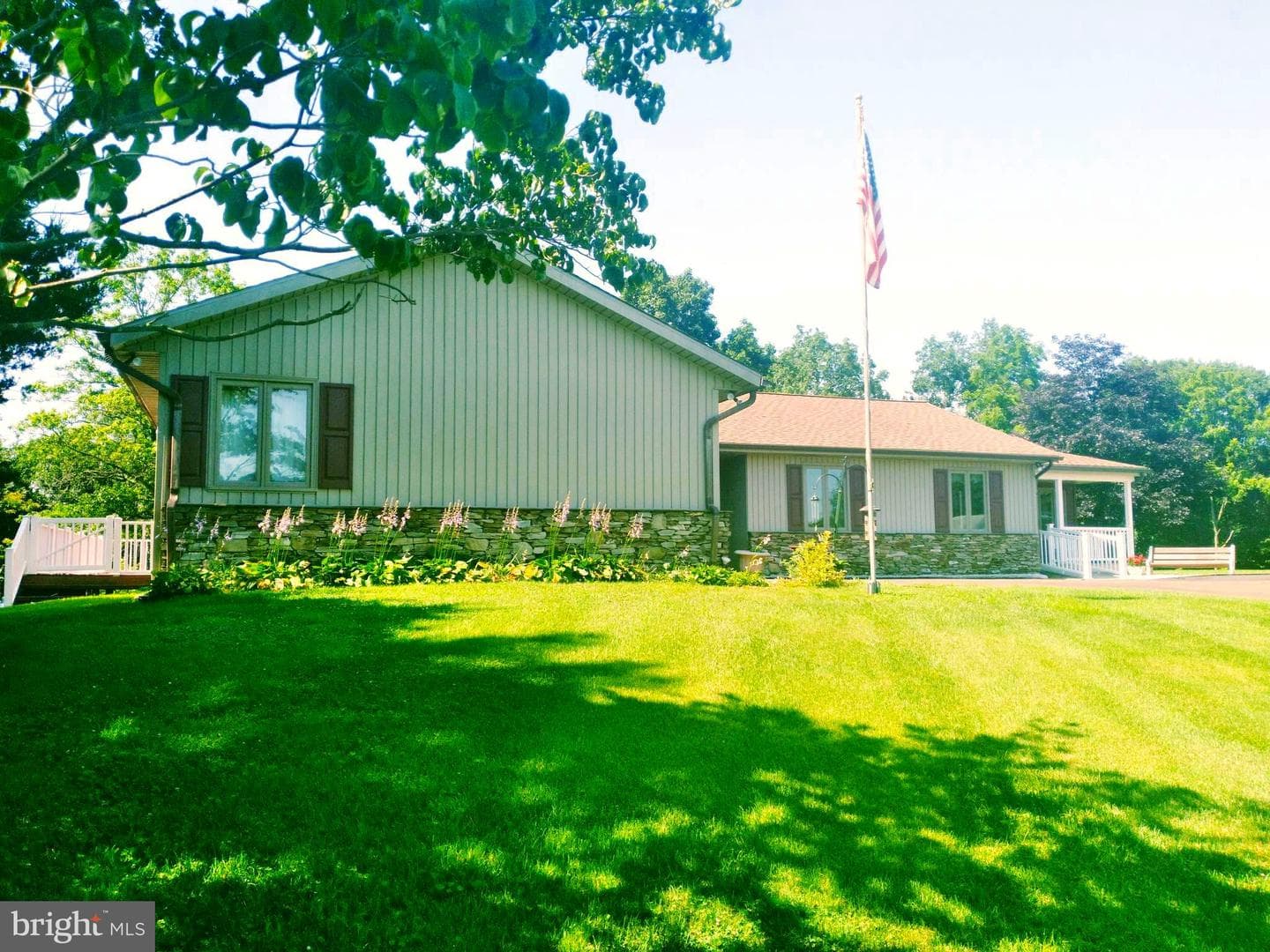 79 John Drive photo 3