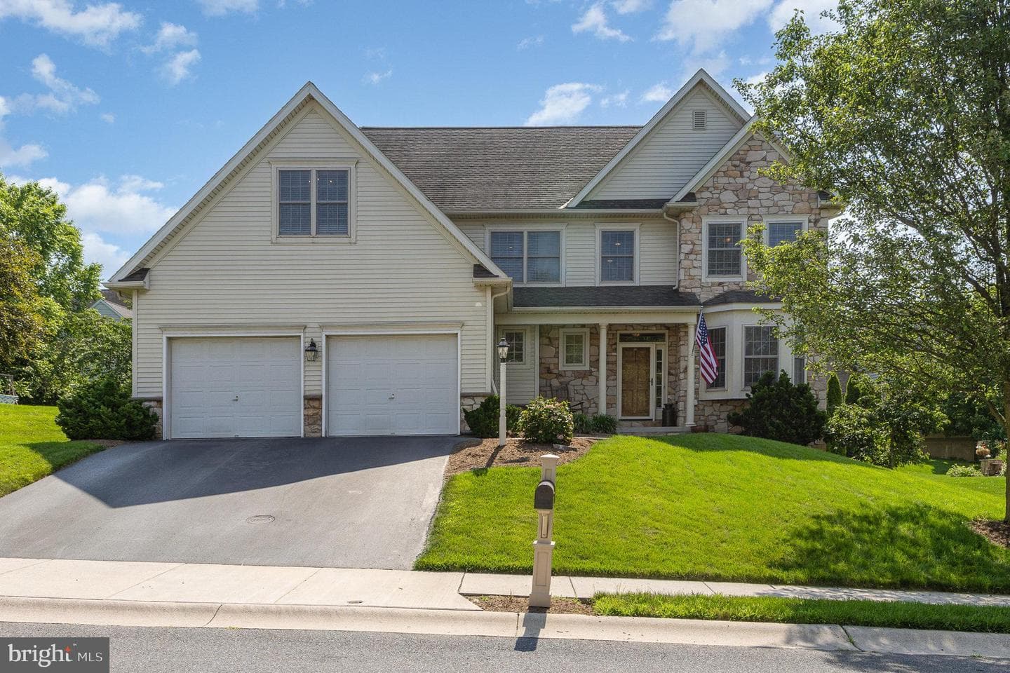 317 Cobblers Court photo 1