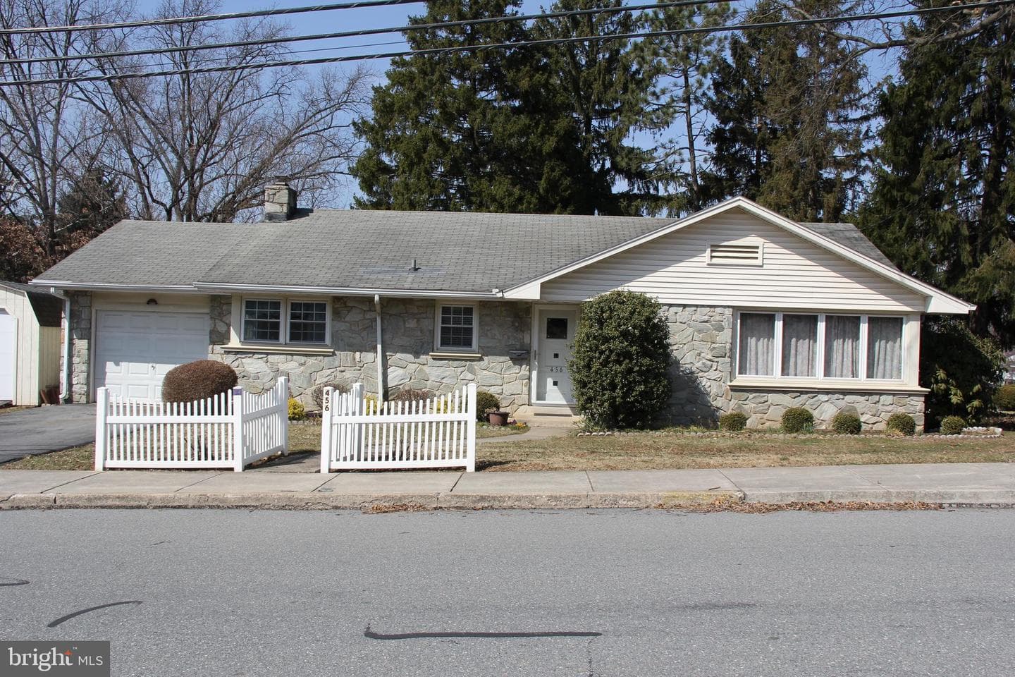 456 Lincoln Avenue photo 2