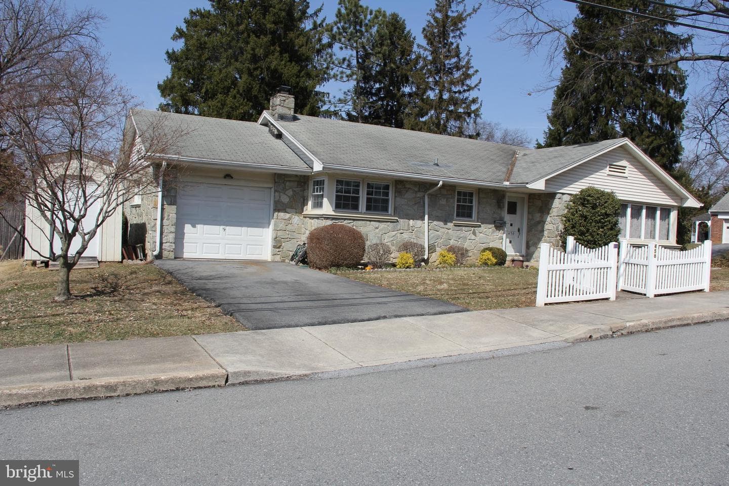 456 Lincoln Avenue photo 3