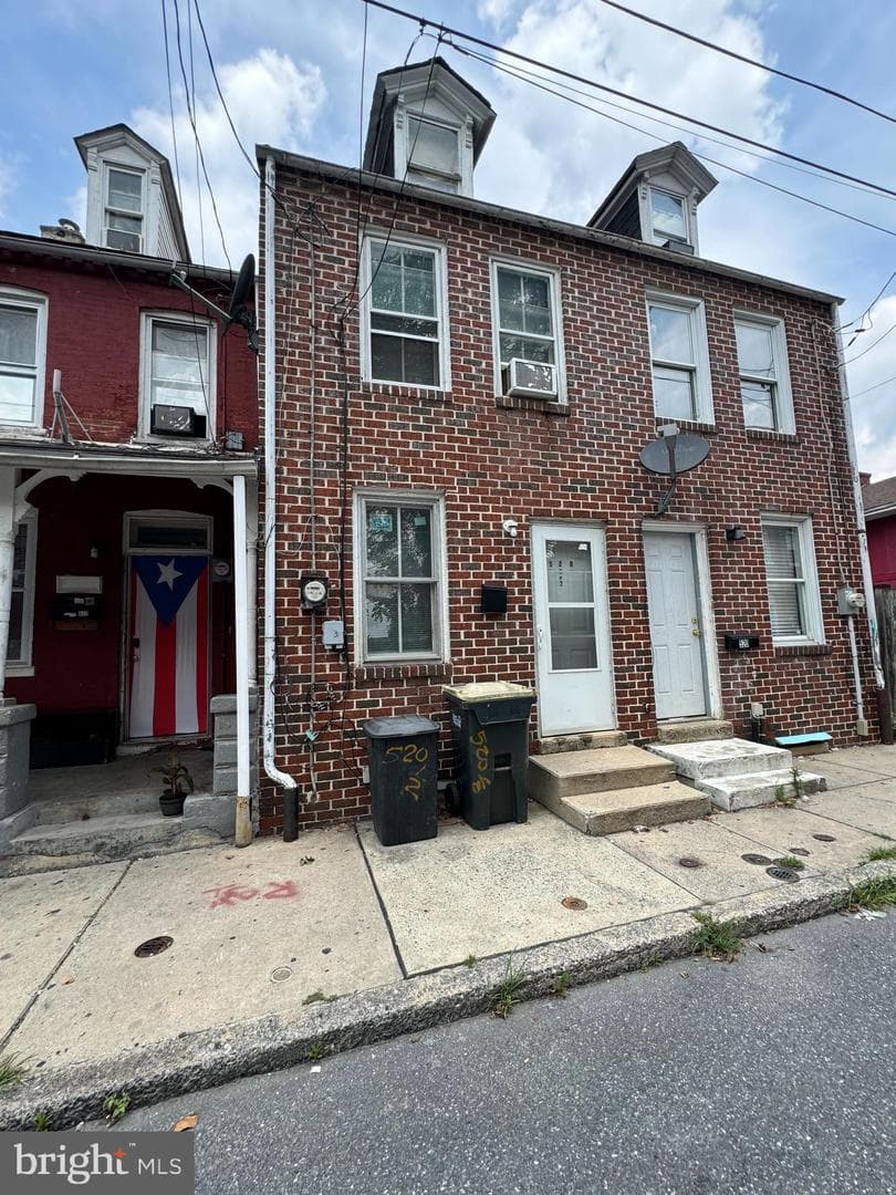 520 1/2 Green Street photo 2