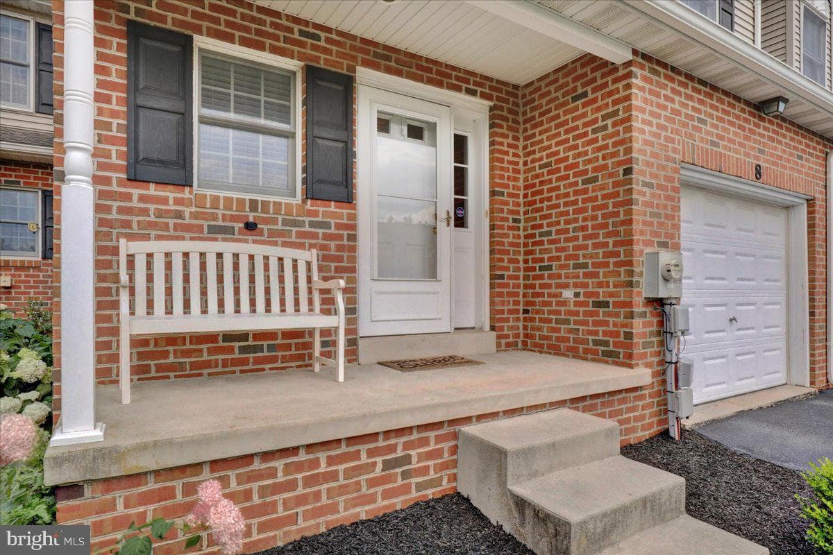 8 Spring Hill Lane photo 3