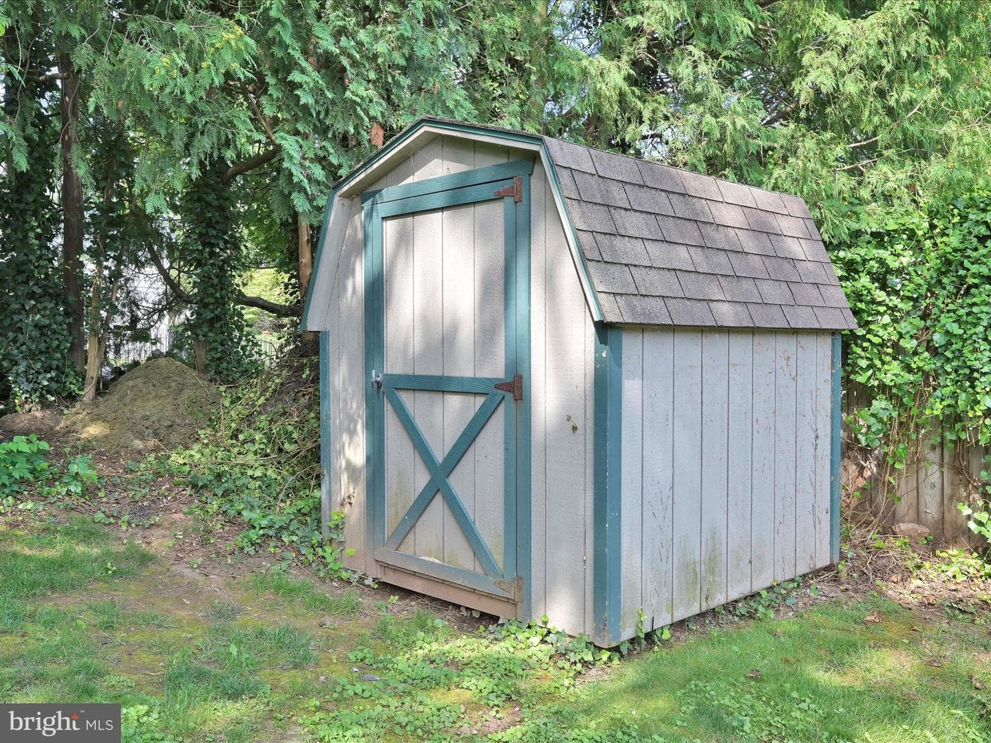 163 Irene Avenue photo 24