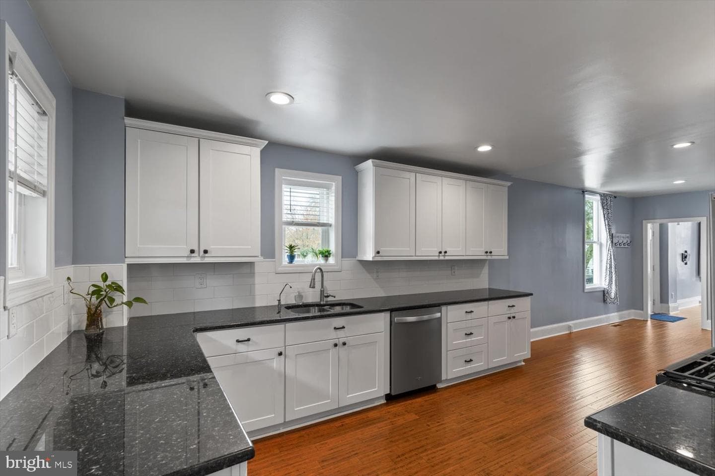 8 N Marshall Street photo 15