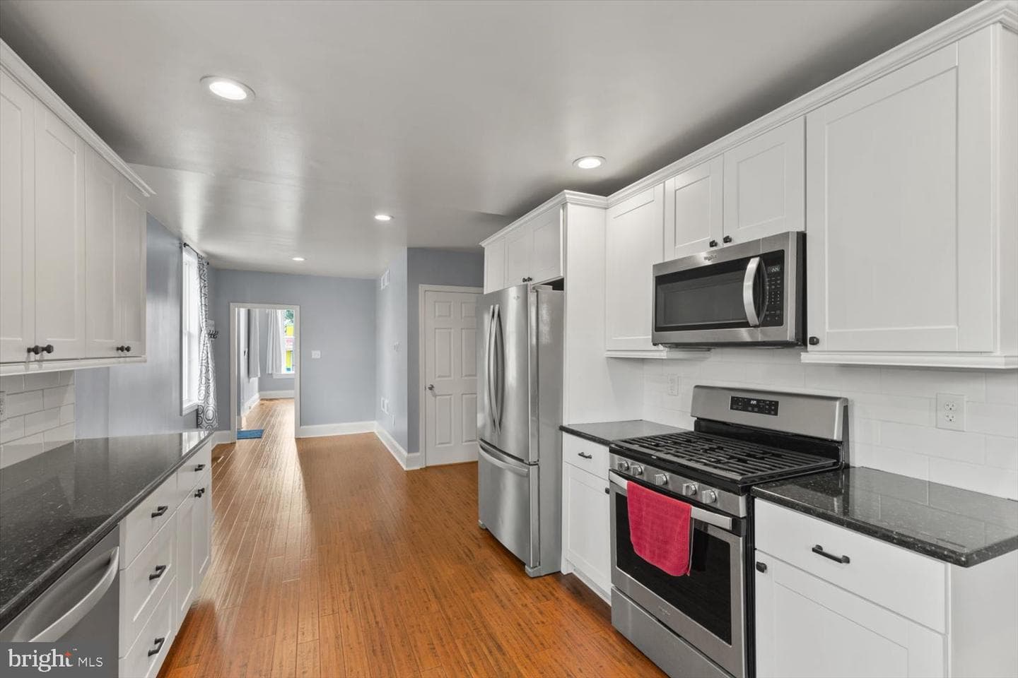 8 N Marshall Street photo 16