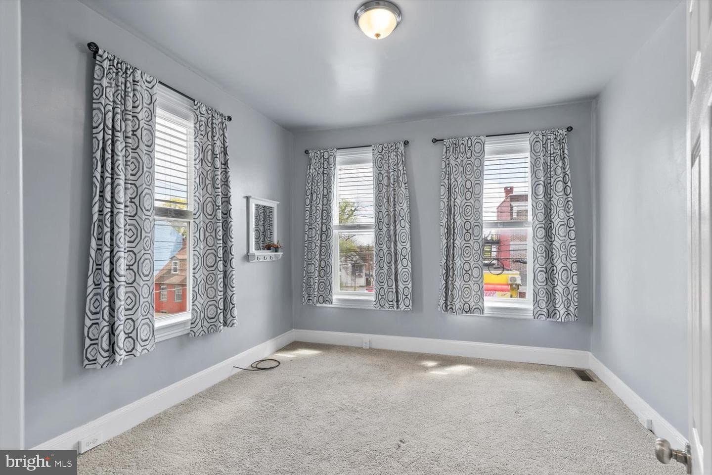 8 N Marshall Street photo 19