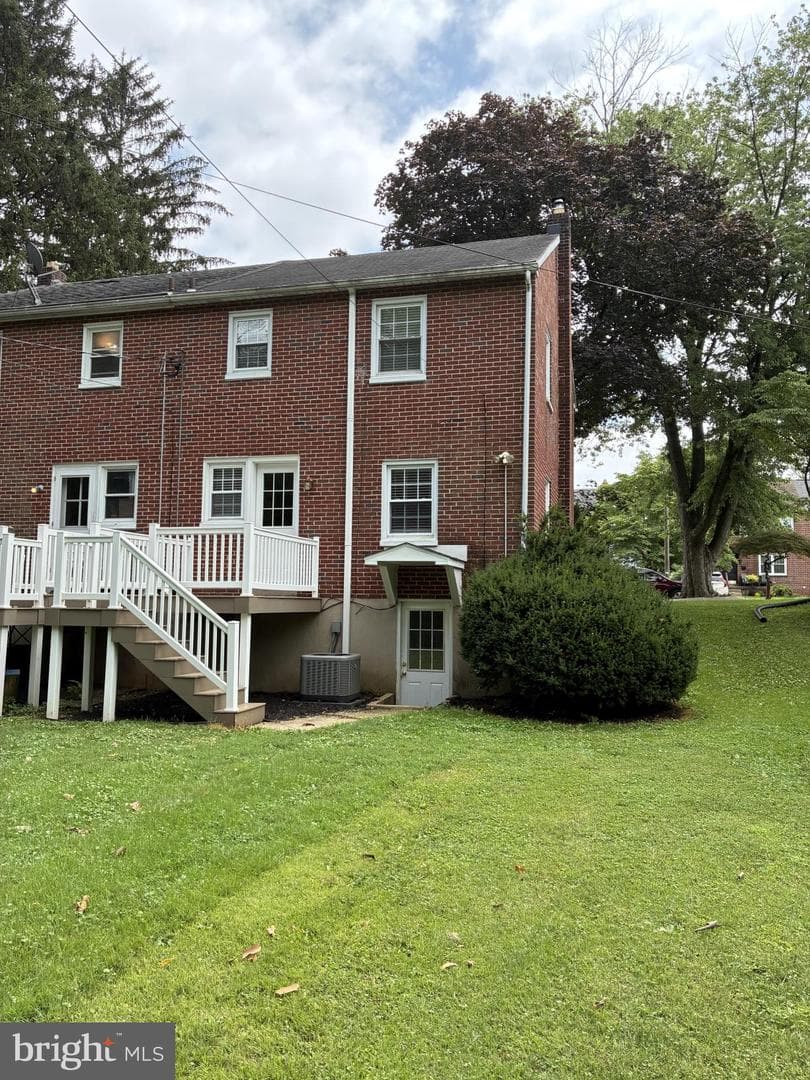 1025 Edgemoor Court photo 4